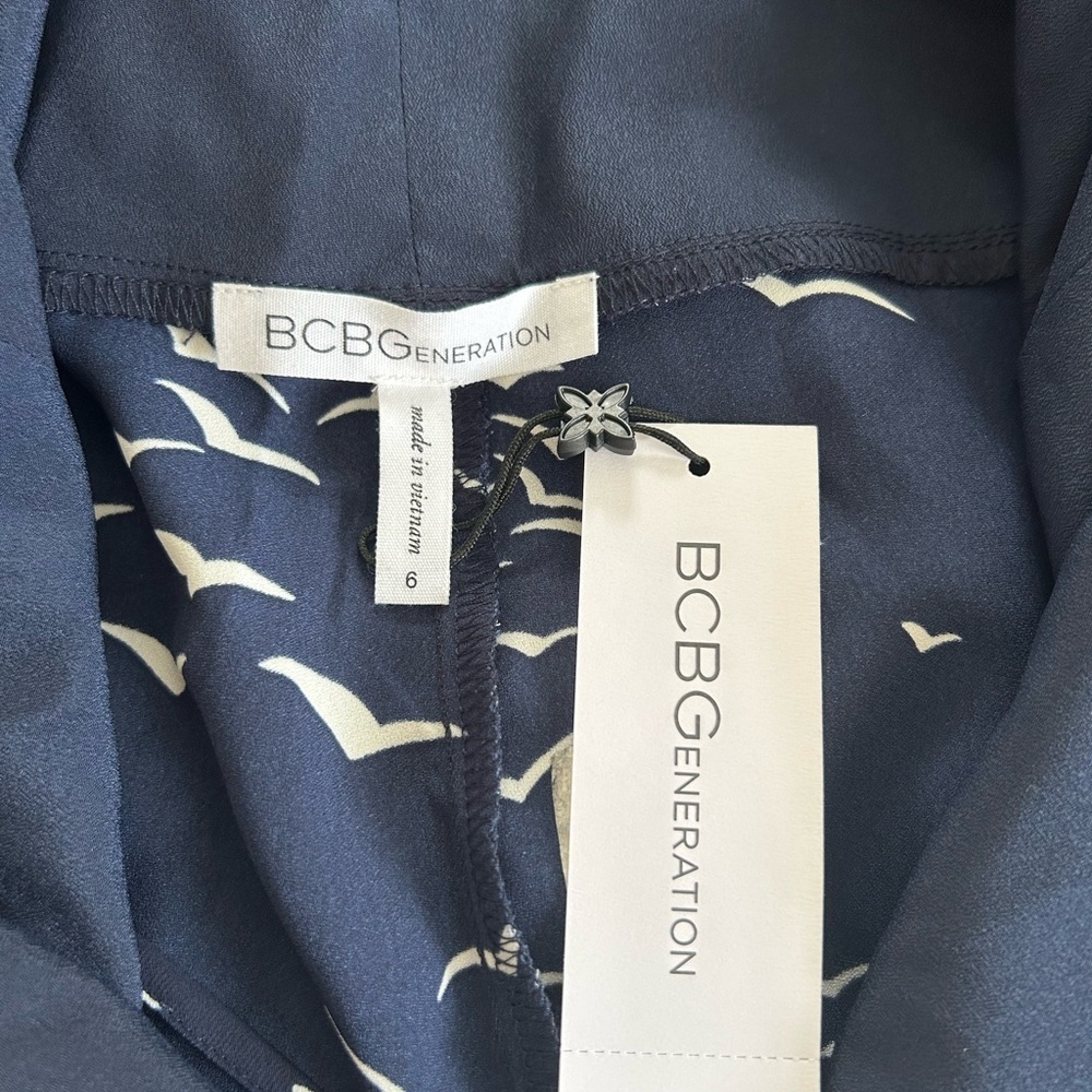 NWT BCBGeneration Wrap Dress in Sz 6 Navy with Bird Print - Picture 6 of 11